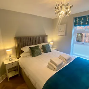 https://apt-beautiful-city-centre-riverside.yorkshirehotels.net